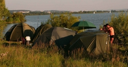 Karpfenzelt am See
